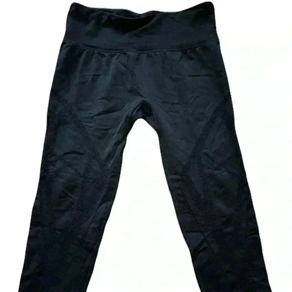 Lorna Jane Pants - Women's Lorna Jane Black Workout Yoga Leggings Perforated Holes Size Medium